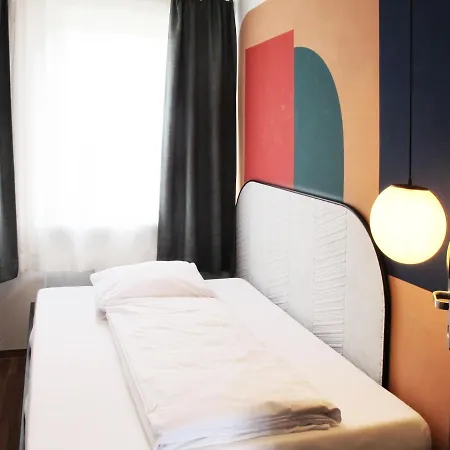 The Dot | 24/7 Checkin Hotel 3*