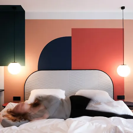 Hotel The Dot | 24/7 Checkin 3*