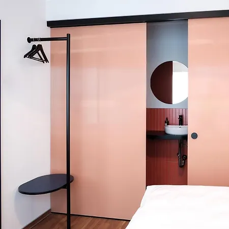 Hotel The Dot | 24/7 Checkin 3*