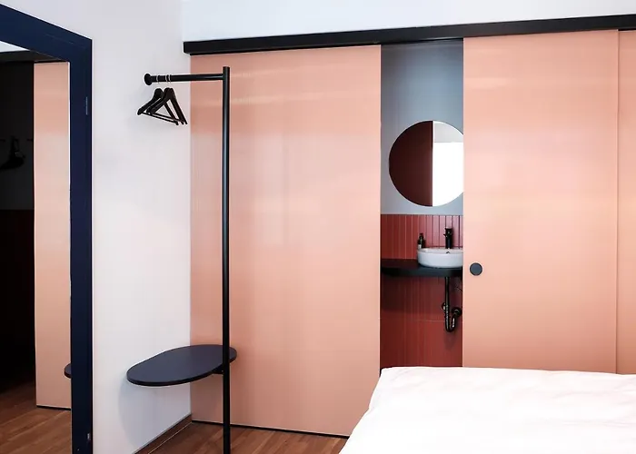 Hotel The Dot | 24/7 Checkin 3*